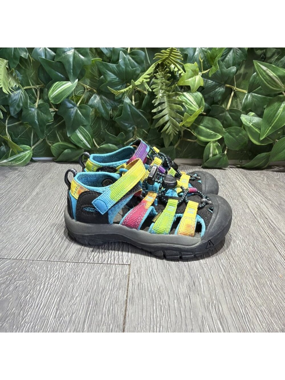 Keen Newport H2 Youth Sz 10 Black Rainbow Tie Dye  Sandals Water Shoes Outdoor